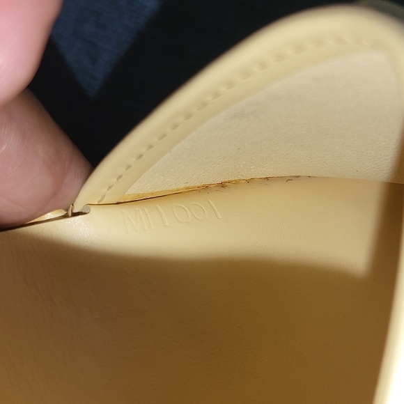 Louis Vuitton Epi Leather Porte Billets Bifold Wallet in Vanilla - Picture 9 of 16